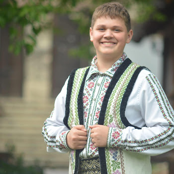 Oleg Spînu M-A Născut Mama Pe Mine Скачать mp3